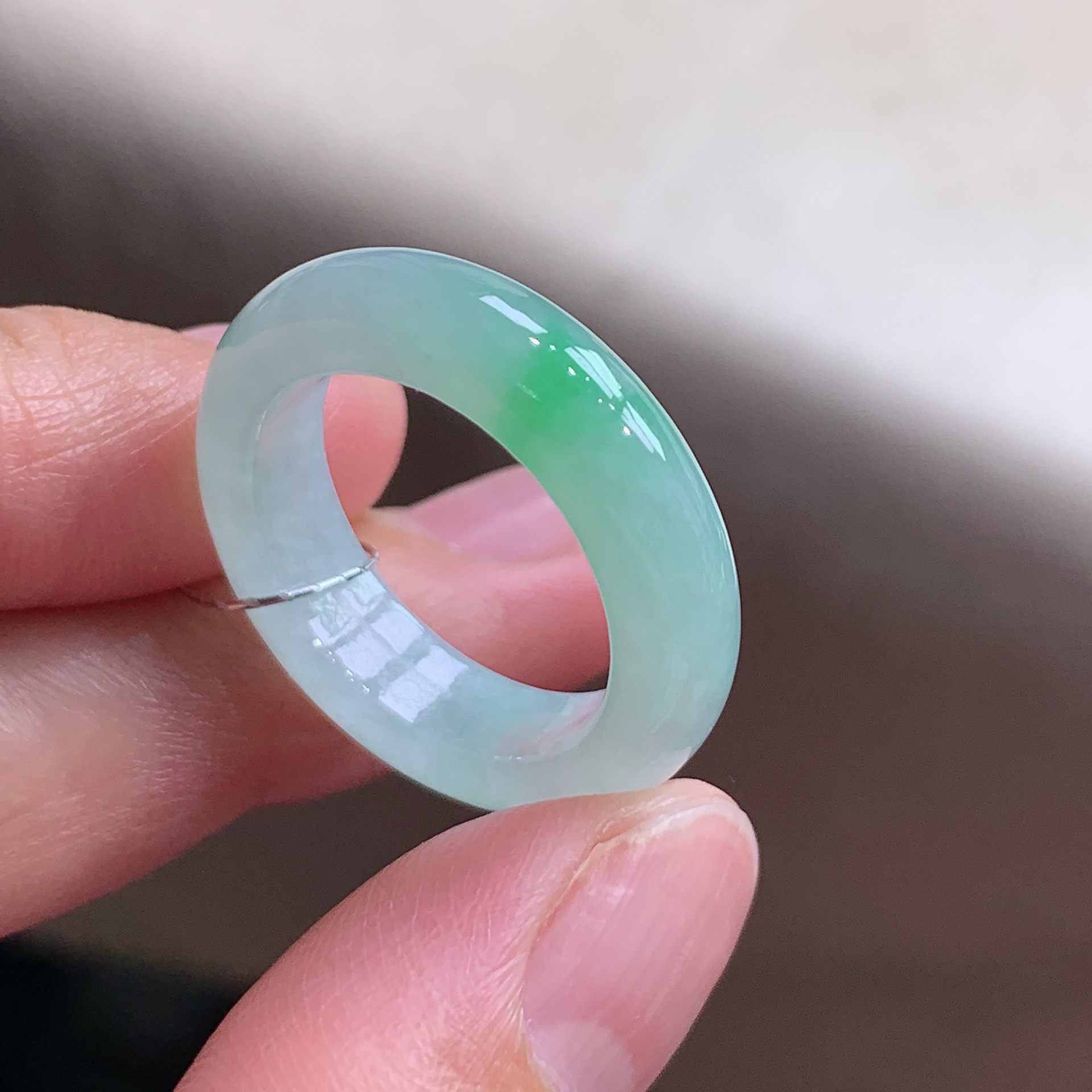 缅甸天然A货翡翠 飘绿花翡翠戒指 港码14号 内经17.3mm