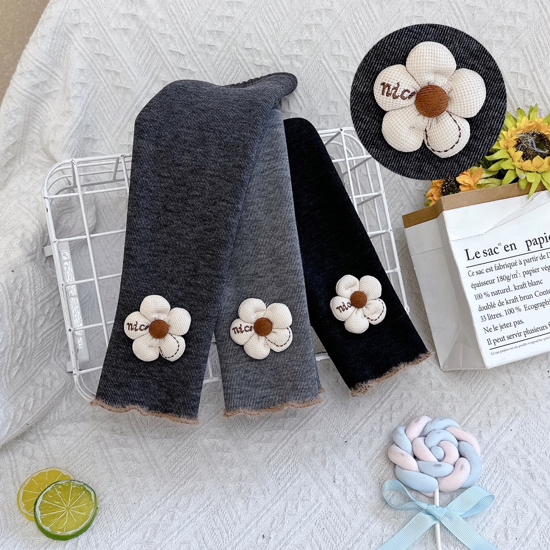 中童刺绣花朵加绒打底裤