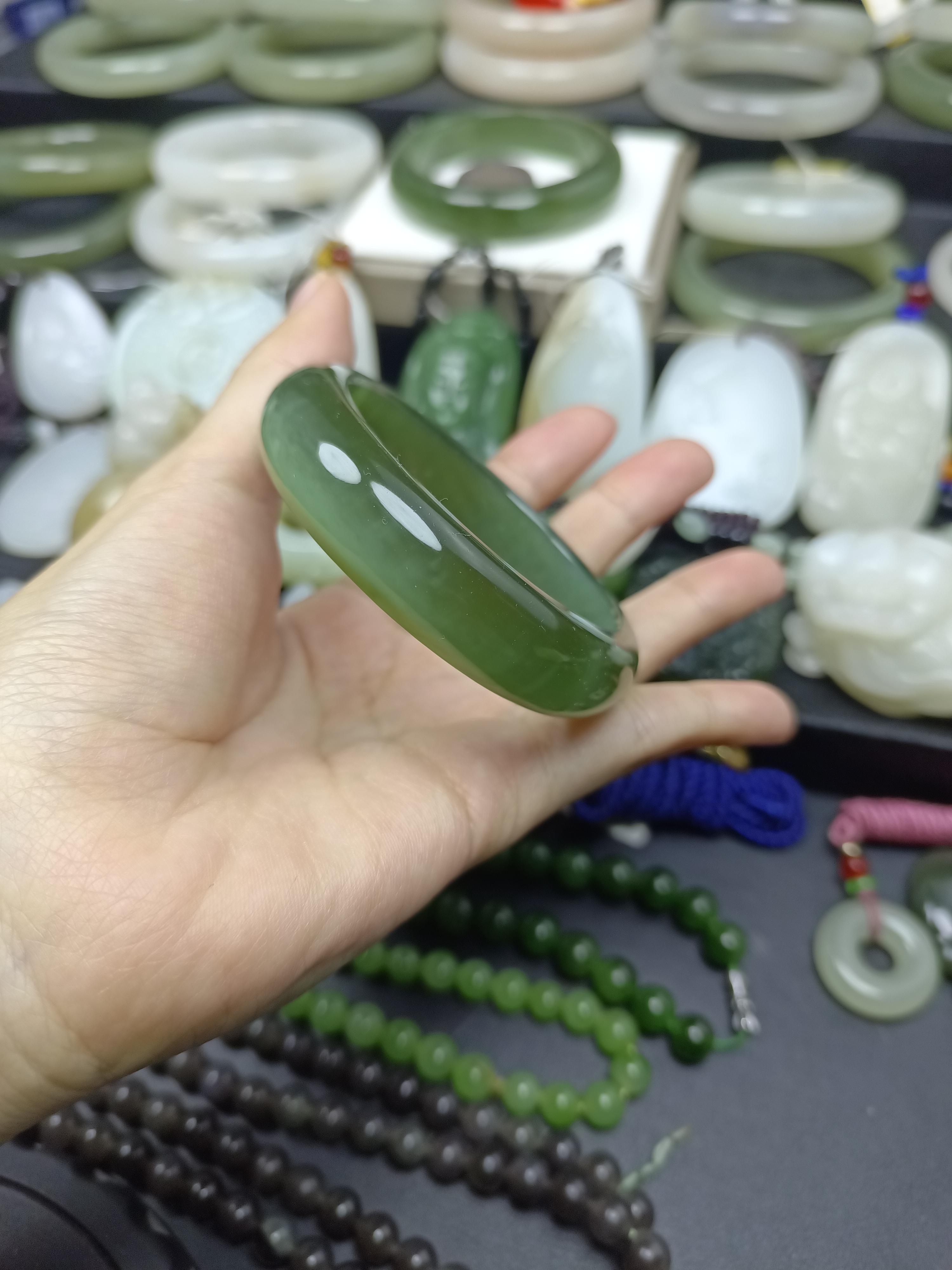 精品和田玉手镯碧玉