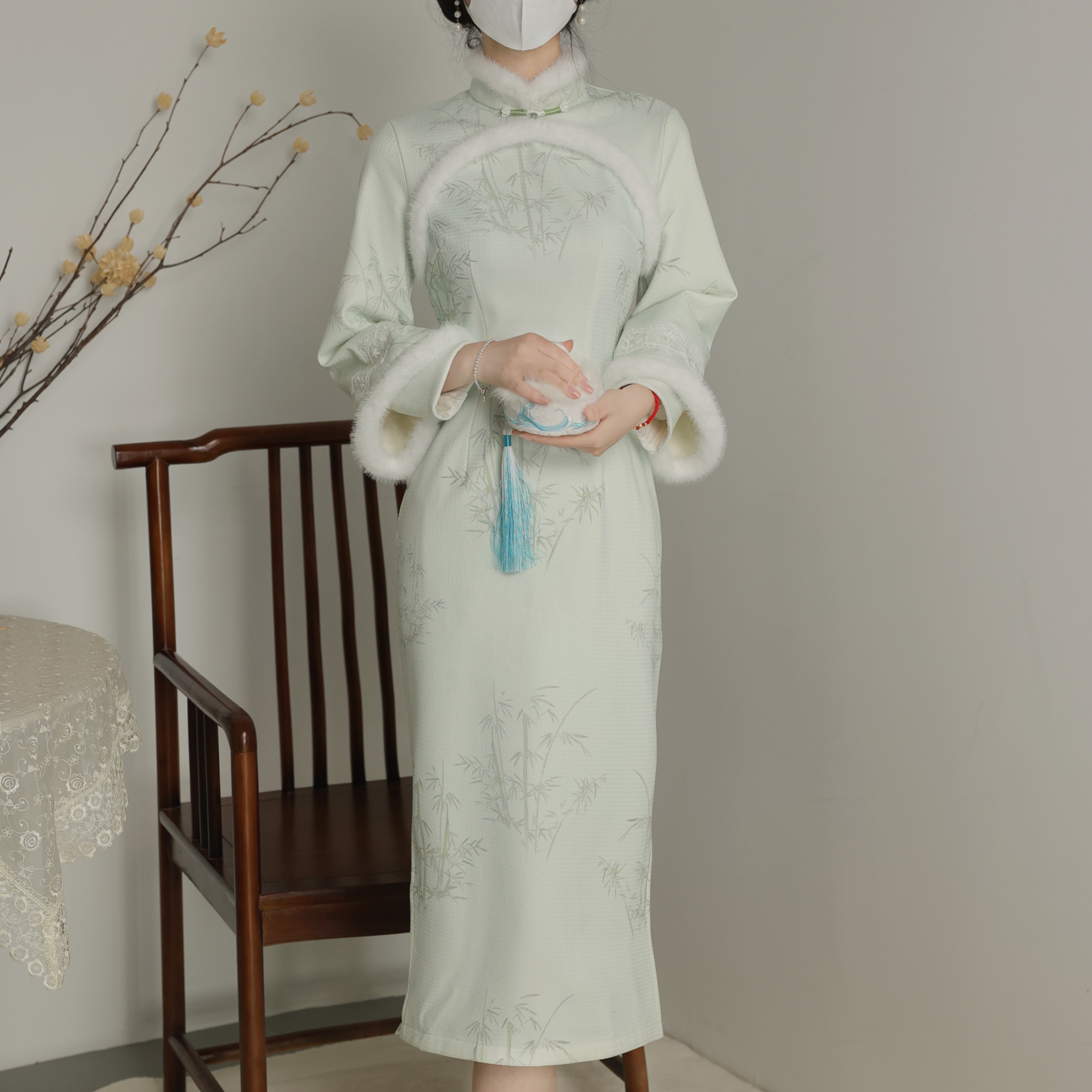 俏娘鱼青色新中式加绒保暖毛绒领旗袍女2025冬新款改良淑女倒大袖