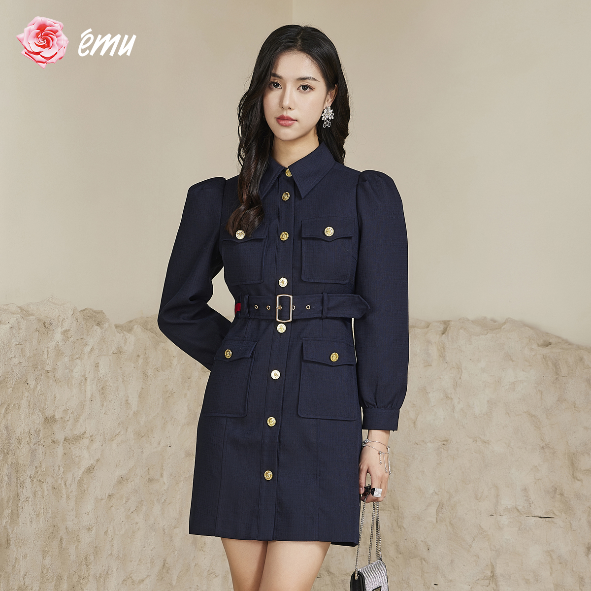 【媛媛女王】emu/依妙时尚西装裙长袖翻领金属纽扣收腰西装连衣裙女