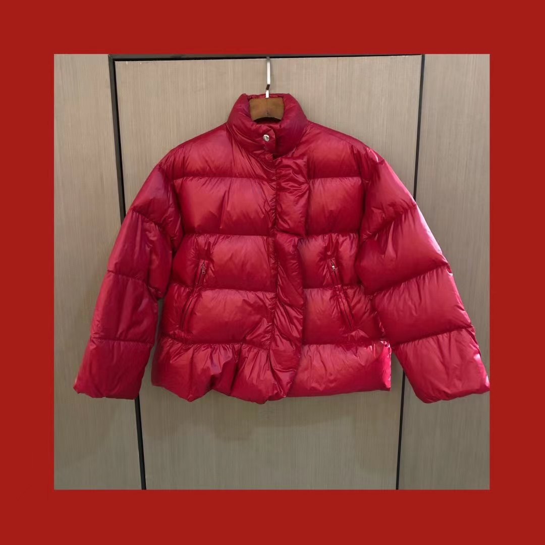 95新 Valentino/华伦天奴 安洁利严选羽绒服/YK0103710