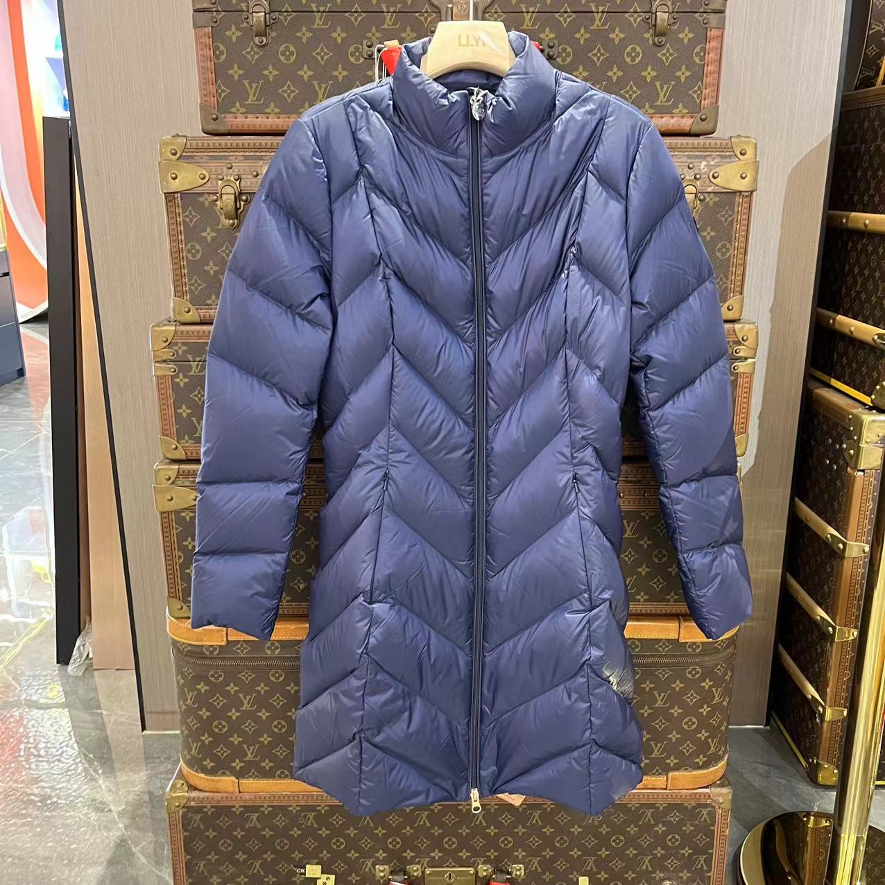 95新 GIORGIO ARMANI/阿玛尼 安洁利严选羽绒服/YK0104300