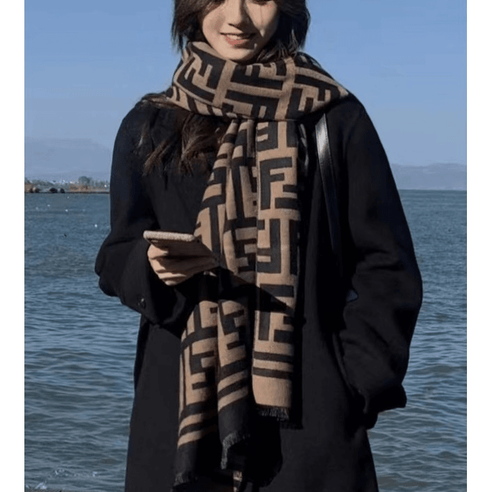 99新 FENDI/芬迪 安洁利严选围巾/qk0105672