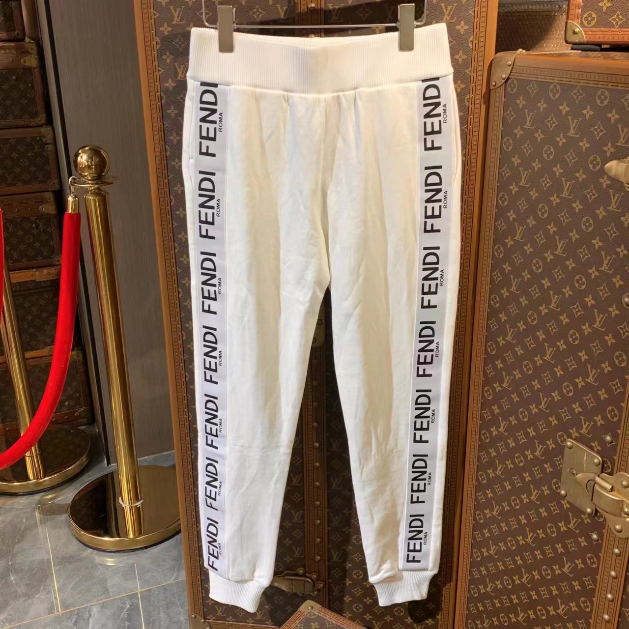 95新 FENDI/芬迪 安洁利严选卫裤/YK0106786