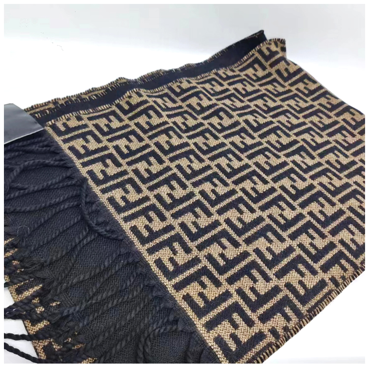 99新 FENDI/芬迪 安洁利严选围巾/QK0104624