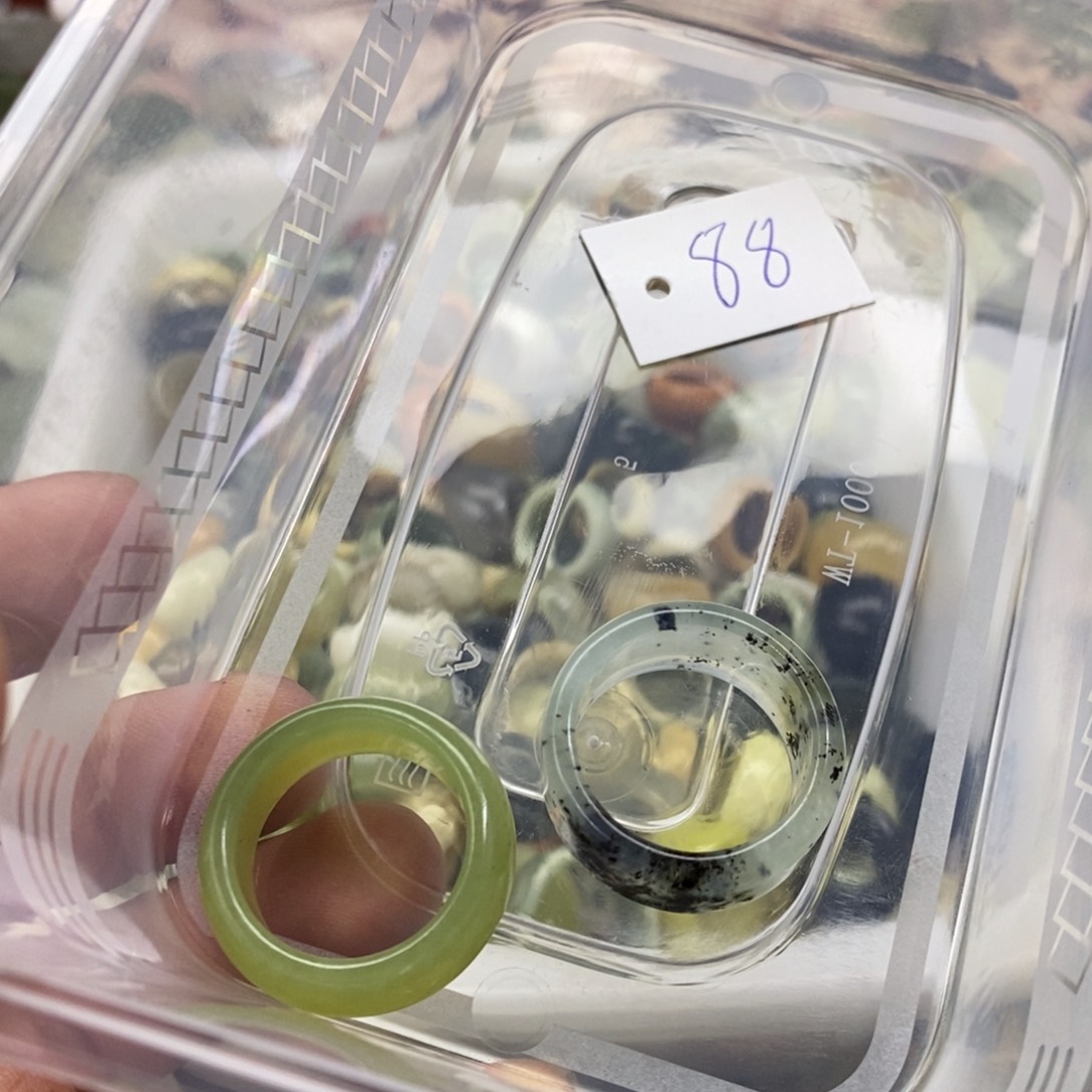 蛇纹石玉吊坠未镶嵌