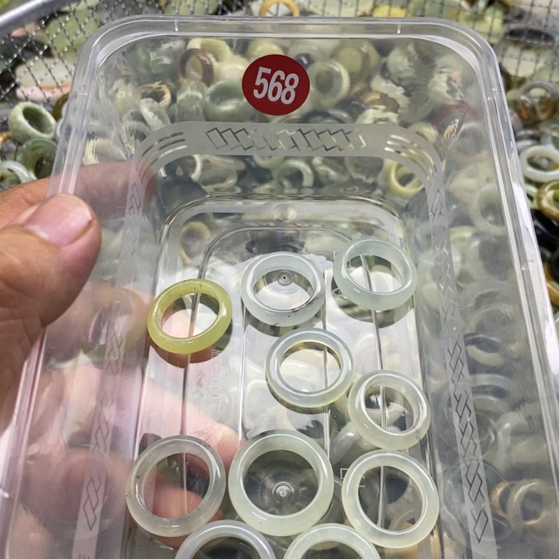 蛇纹石玉挂坠合金