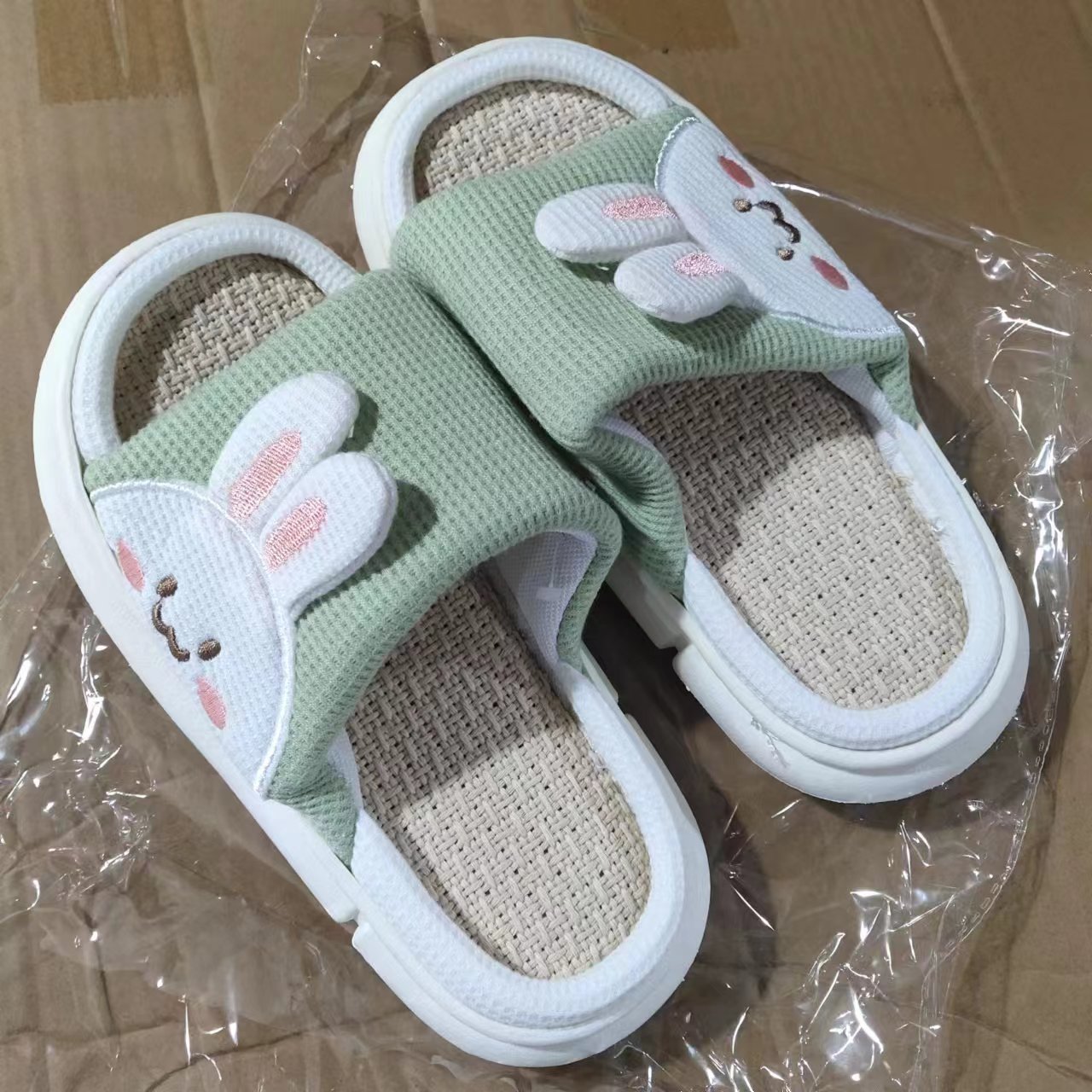 超轻踩屎感！防滑防水静音鞋底 绿色兔子款