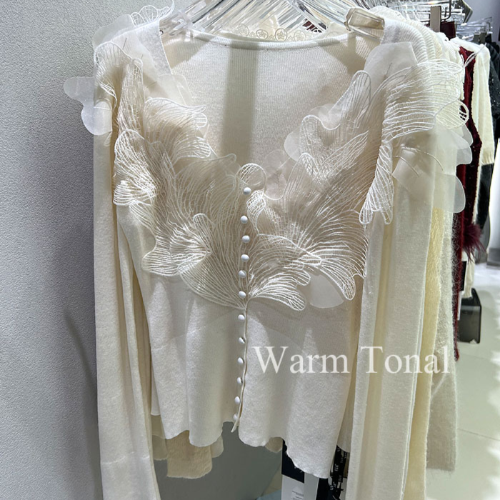 重工花瓣刺绣v领针织衫女秋白色毛衣2025新款长袖法式高级感上衣