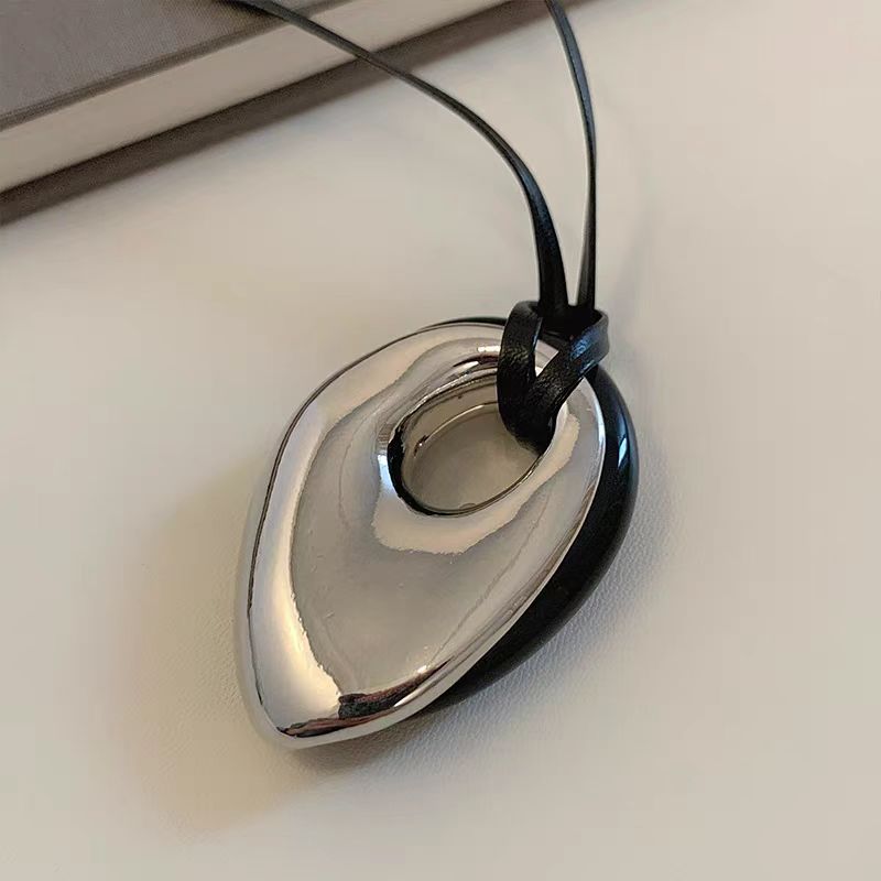 铜吊坠 【霜华染墨】不规则椭圆吊坠重工皮绳长款毛衣链ML2636