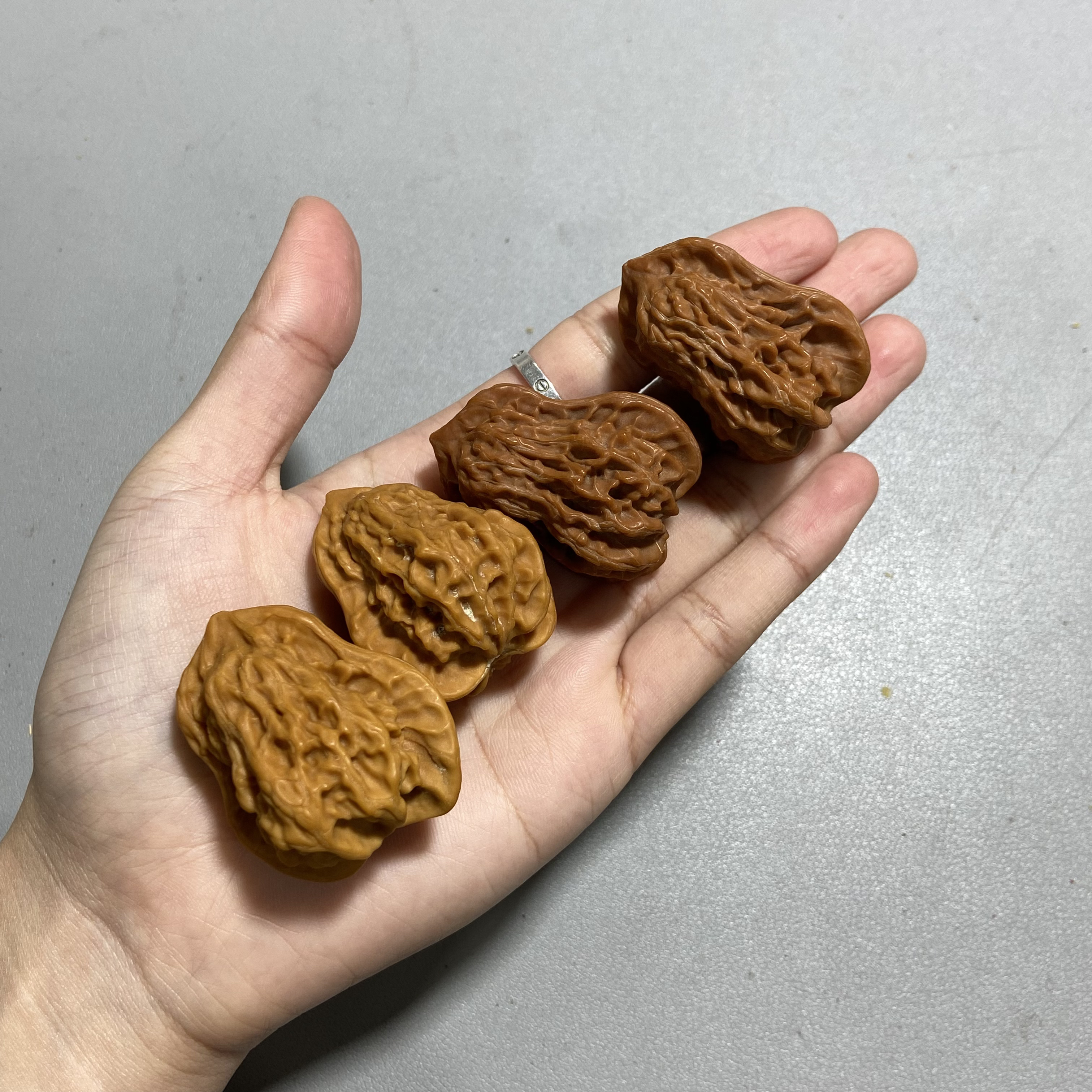 B34葫芦核桃手捻把件文玩核桃（底色 形状多样，发货发其一）