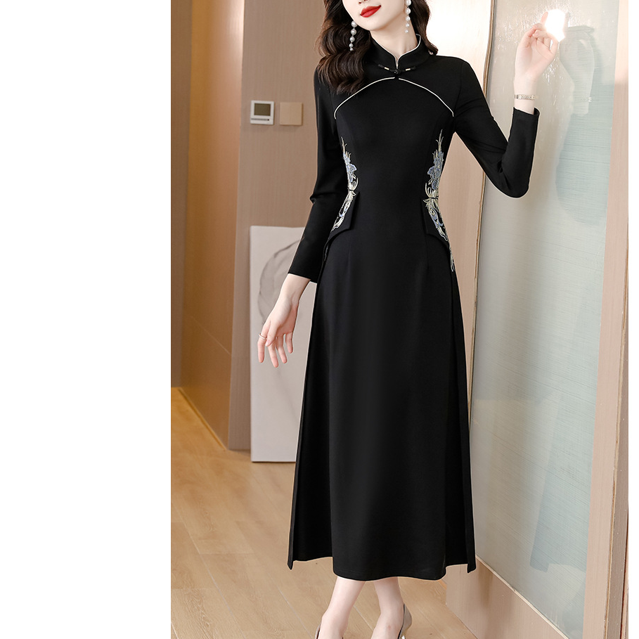 1118国风修身气质长袖刺绣连衣裙秋季收腰长款