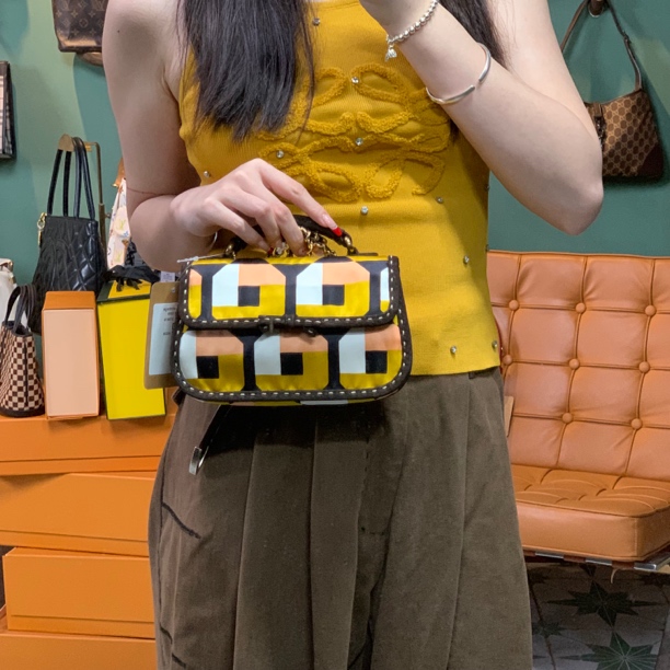 95新 Prada/普拉达 普拉达拼色复古潮流mini手提包/H538