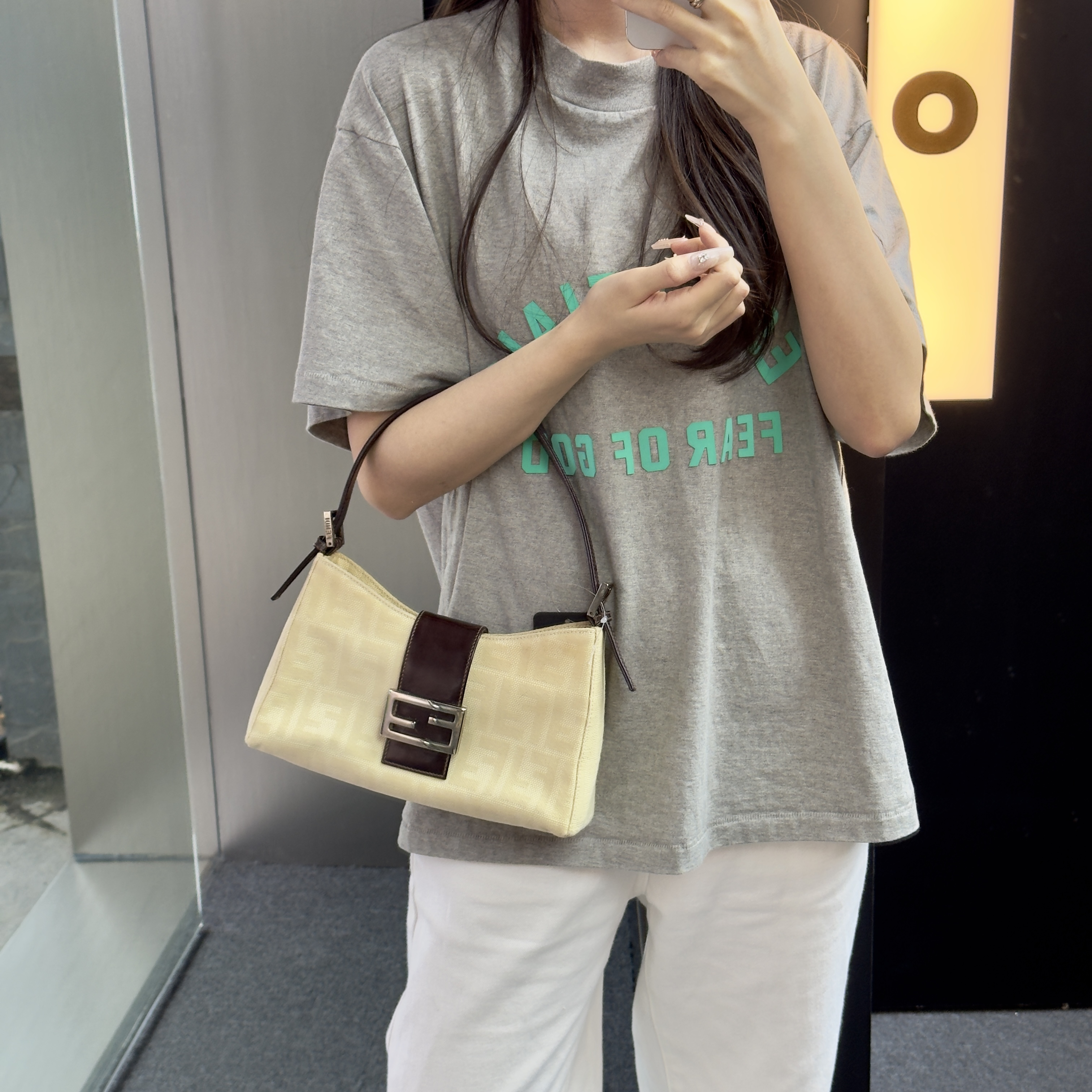 95新 FENDI/芬迪 K036米白色牛角单肩腋下包