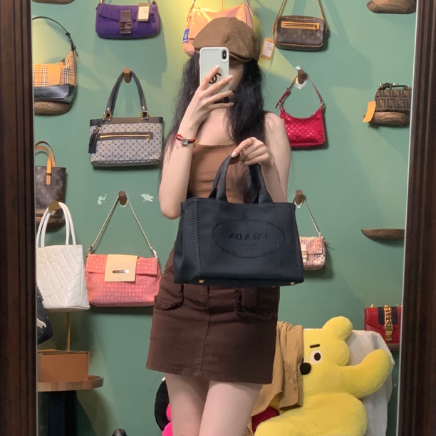 95新 Prada/普拉达 普拉达黑色沙滩包/E172
