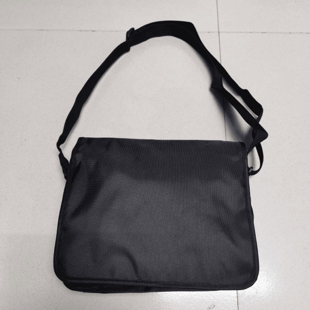 休闲大号挎包单肩包户外运动黑色防水多功能邮差包简约百搭