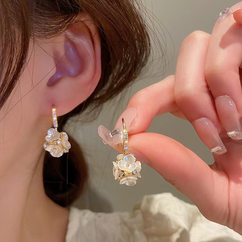 铜合金耳饰 130【朵海.温冉】轻奢时]尚温柔小正方形亚克力花朵耳饰