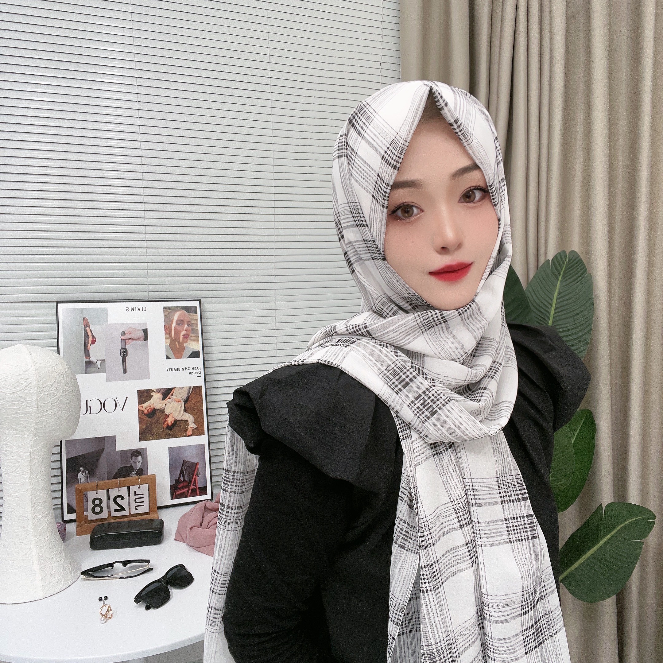 格子系列印花雪纺长巾（拍1发3 纱巾胸针吊坠盒针）