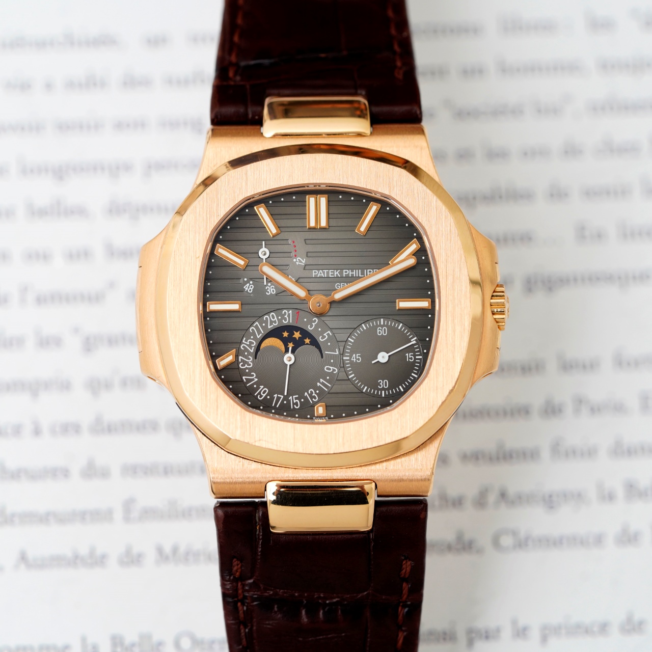 95新 Patek Philippe/百达翡丽 21年鹦鹉螺5712R皮带经典机械腕表