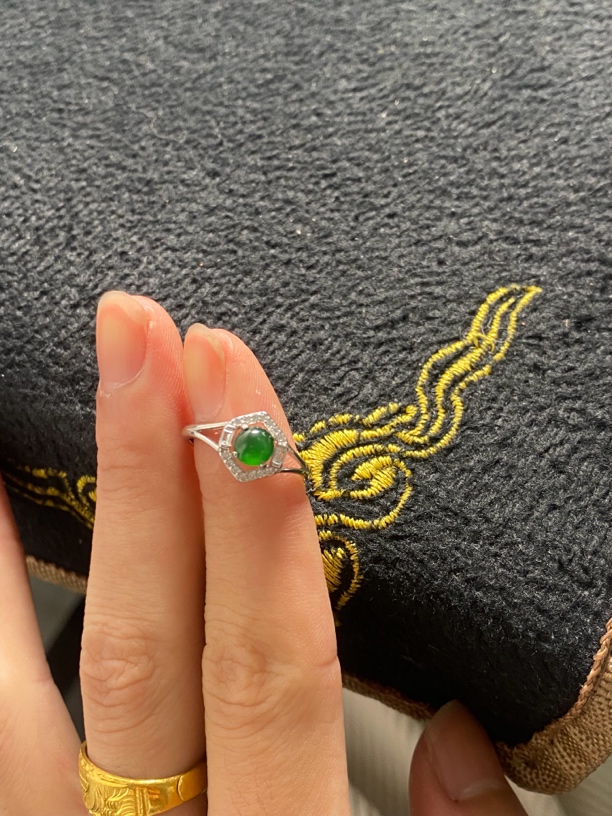 （危料专卖）天然翡翠A货 蛋面戒指