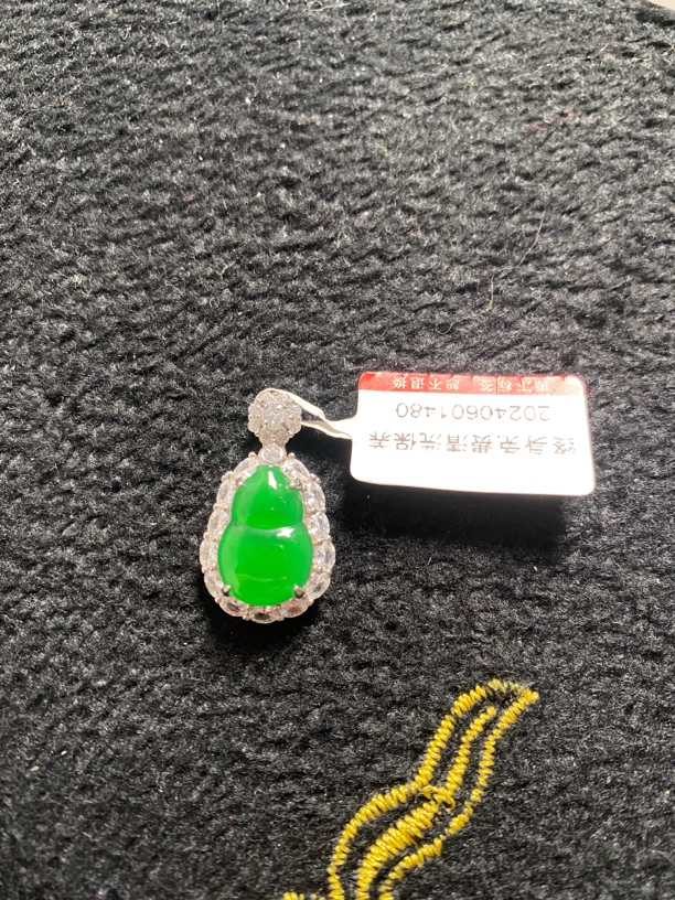 天然翡翠A货 葫芦吊坠