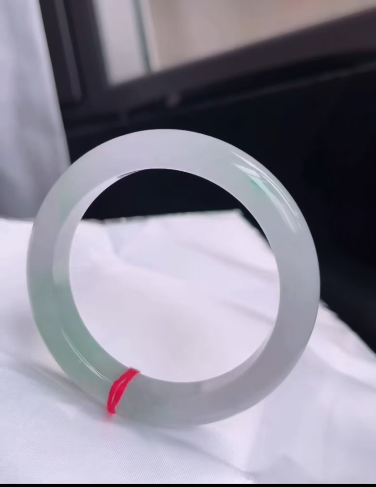 图二测量手掌圈口尺寸翡翠手镯冰种飘花