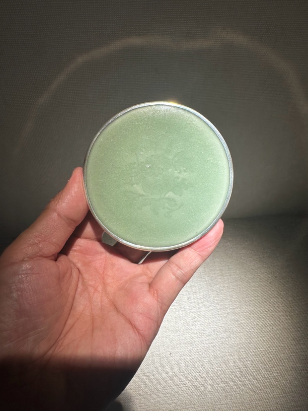 龙泉窑梅子青改制盏托，银口包边，直径8.5厘米，赏器，把玩手工蓝色