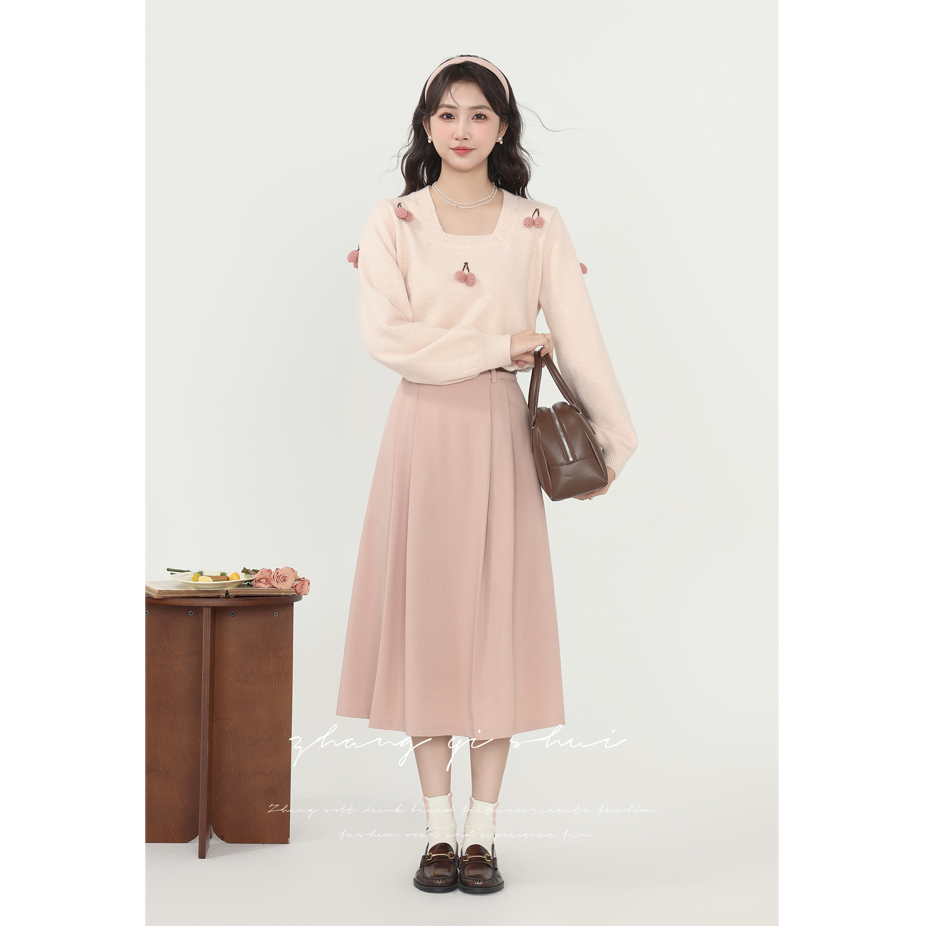 《恋爱响铃》秋冬方领粉色宽松慵懒软糯毛衣女ZQS05947