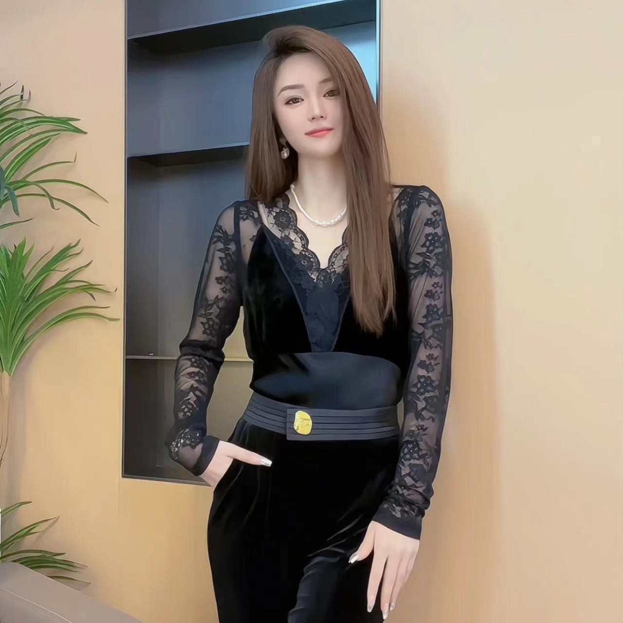 【深圳米熙儿】气质百搭丝绒拼接醋酸镂空蕾丝高腰显瘦打底衫Y012