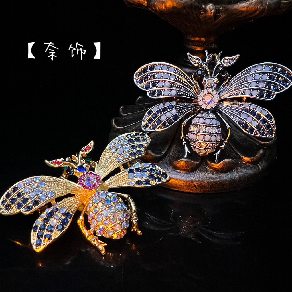 铜合金珐琅胸针 胸针铜合金珐琅 2024铜合金时尚精致镶嵌轻奢胸针