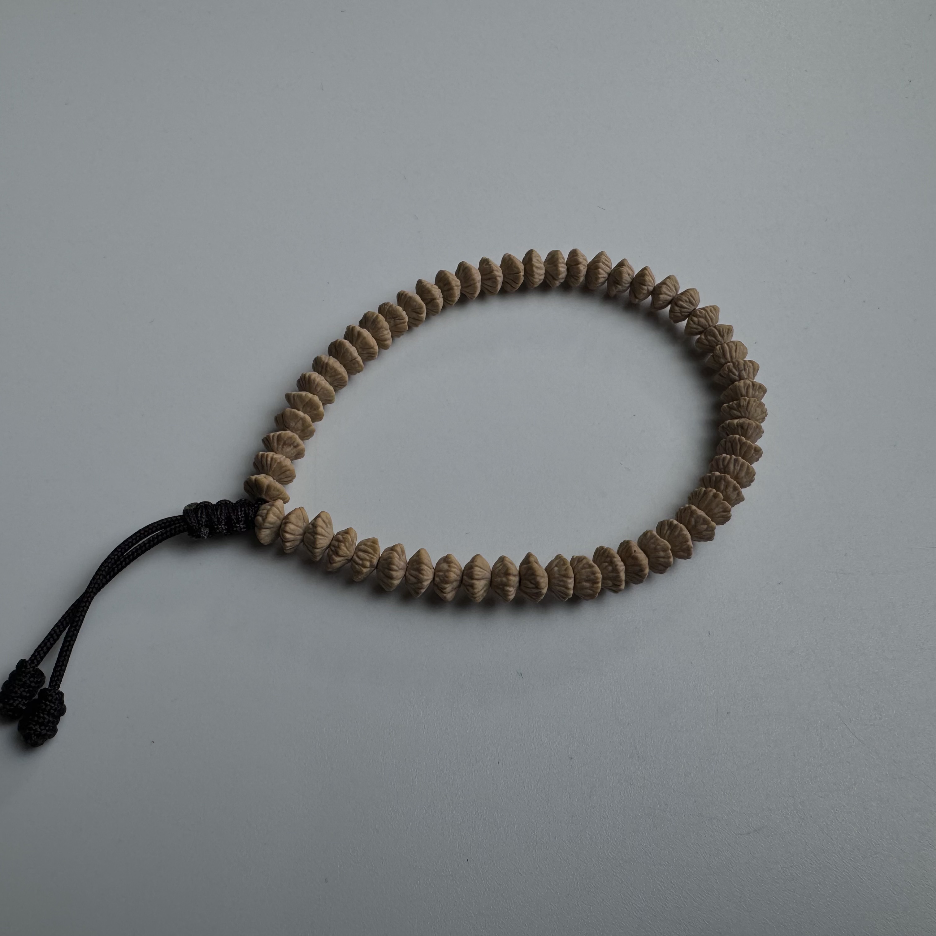 九华山金叶莲花菩提单圈手持男女款手链50颗左右