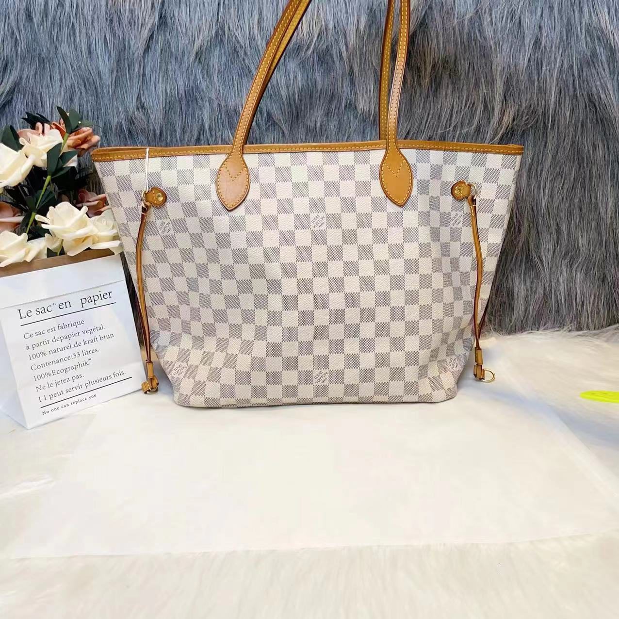95新 LouisVuitton/路易威登 白棋盘格中号NF K02552