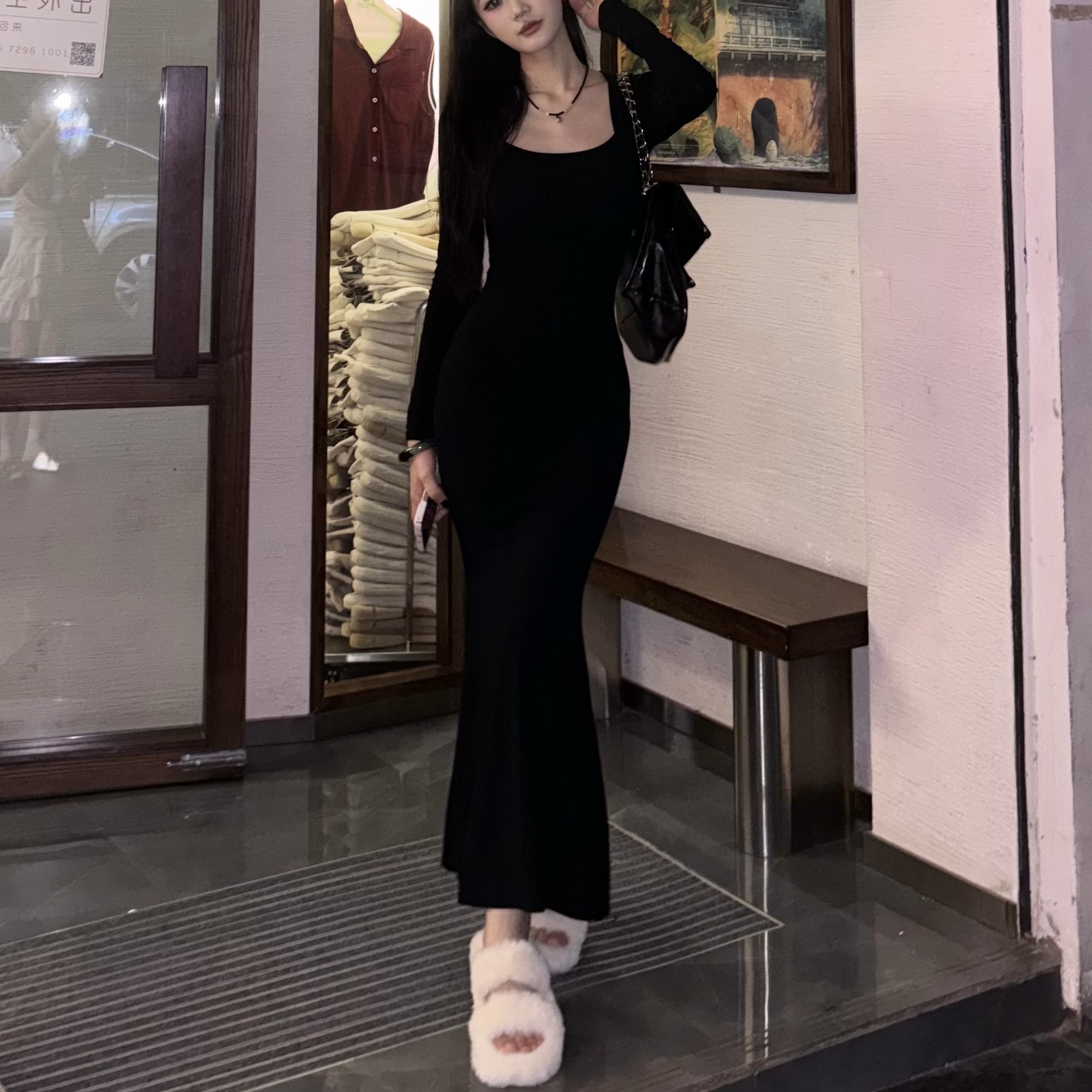 法式方领连衣裙气质高级感女装轻奢小众2025秋季爆款后妈鱼尾长裙