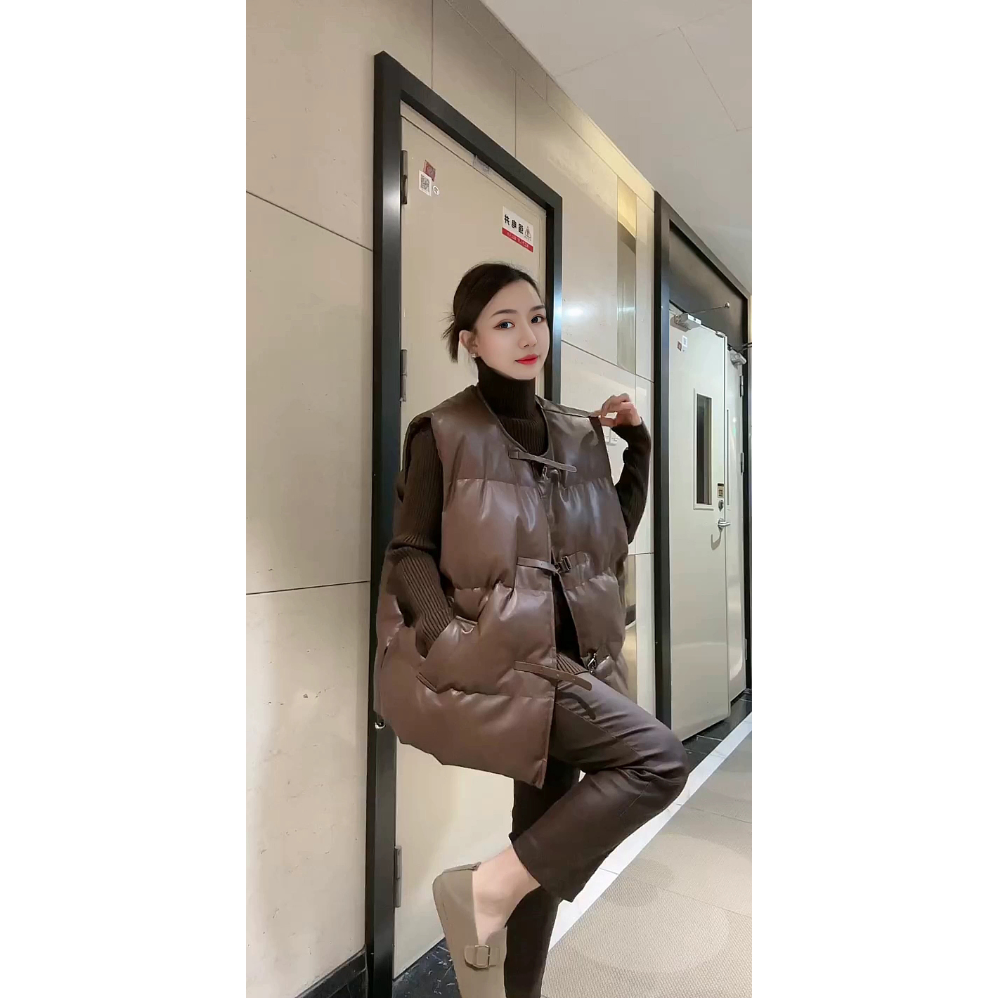 高级时尚皮扣保暖加厚防风大码立领马夹棉服外套外穿显瘦休闲百搭