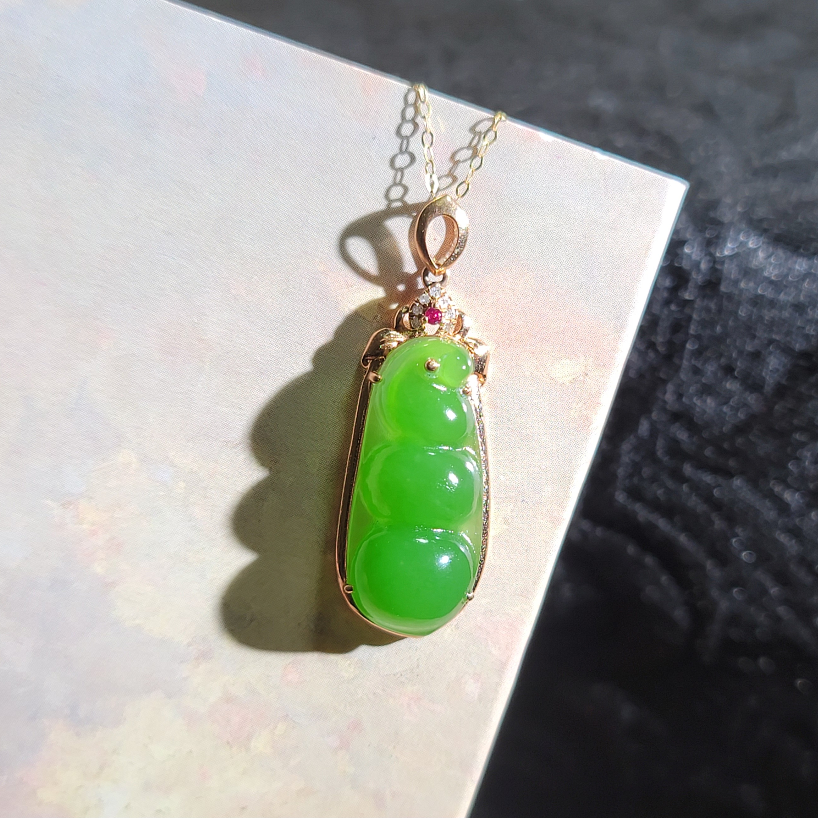 和田玉18k金镶嵌吊坠 (不含链) 俄罗斯碧玉福豆 高色碧玉苹果绿