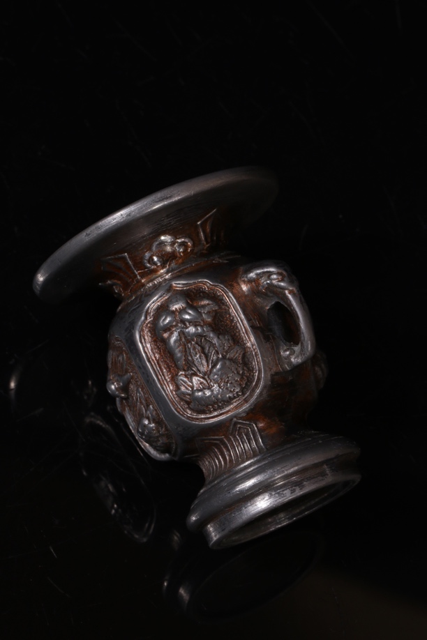 精品满工双耳花瓶