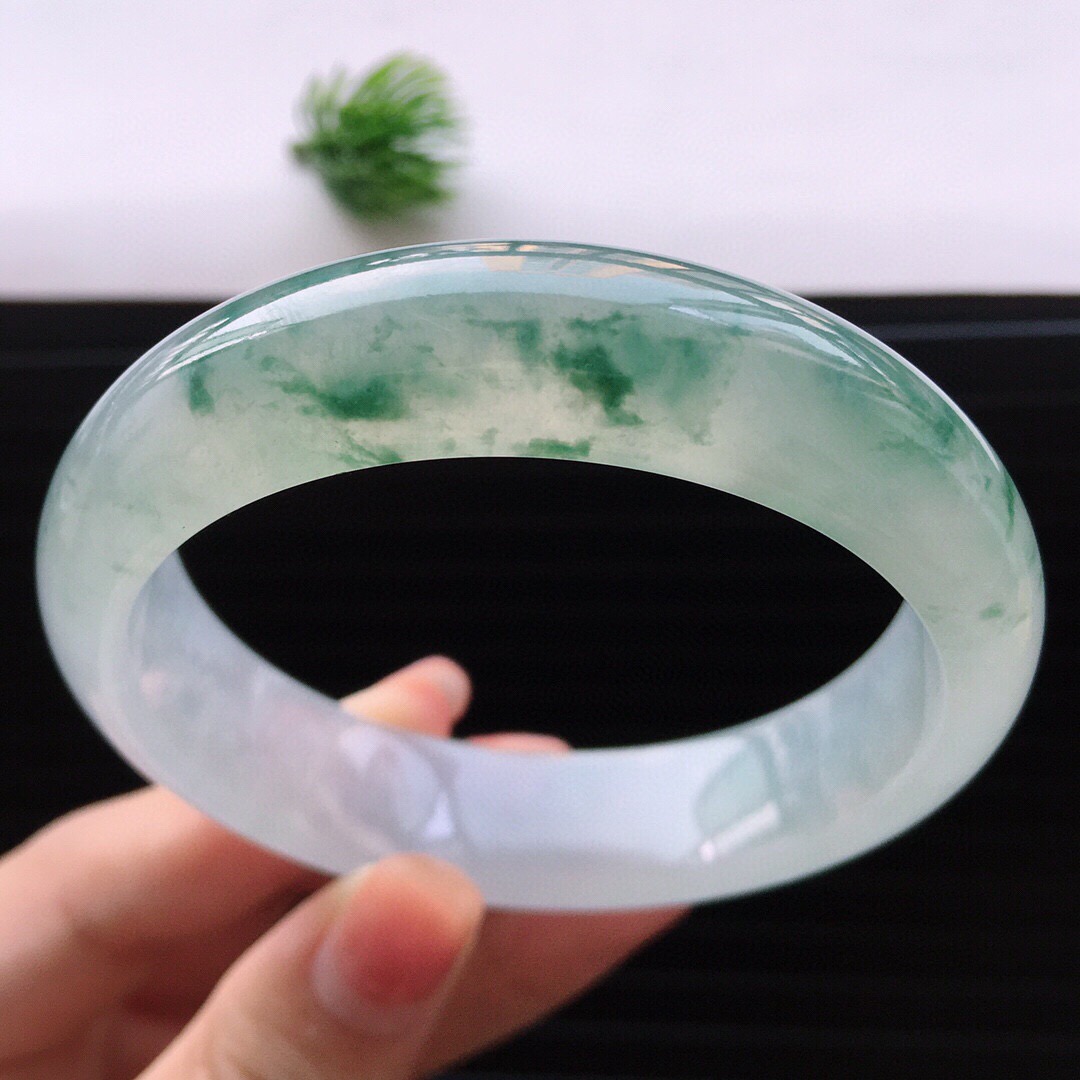 宽边59mm圈口 天然缅甸老坑翡翠A货冰飘花宽边手镯 68.35g