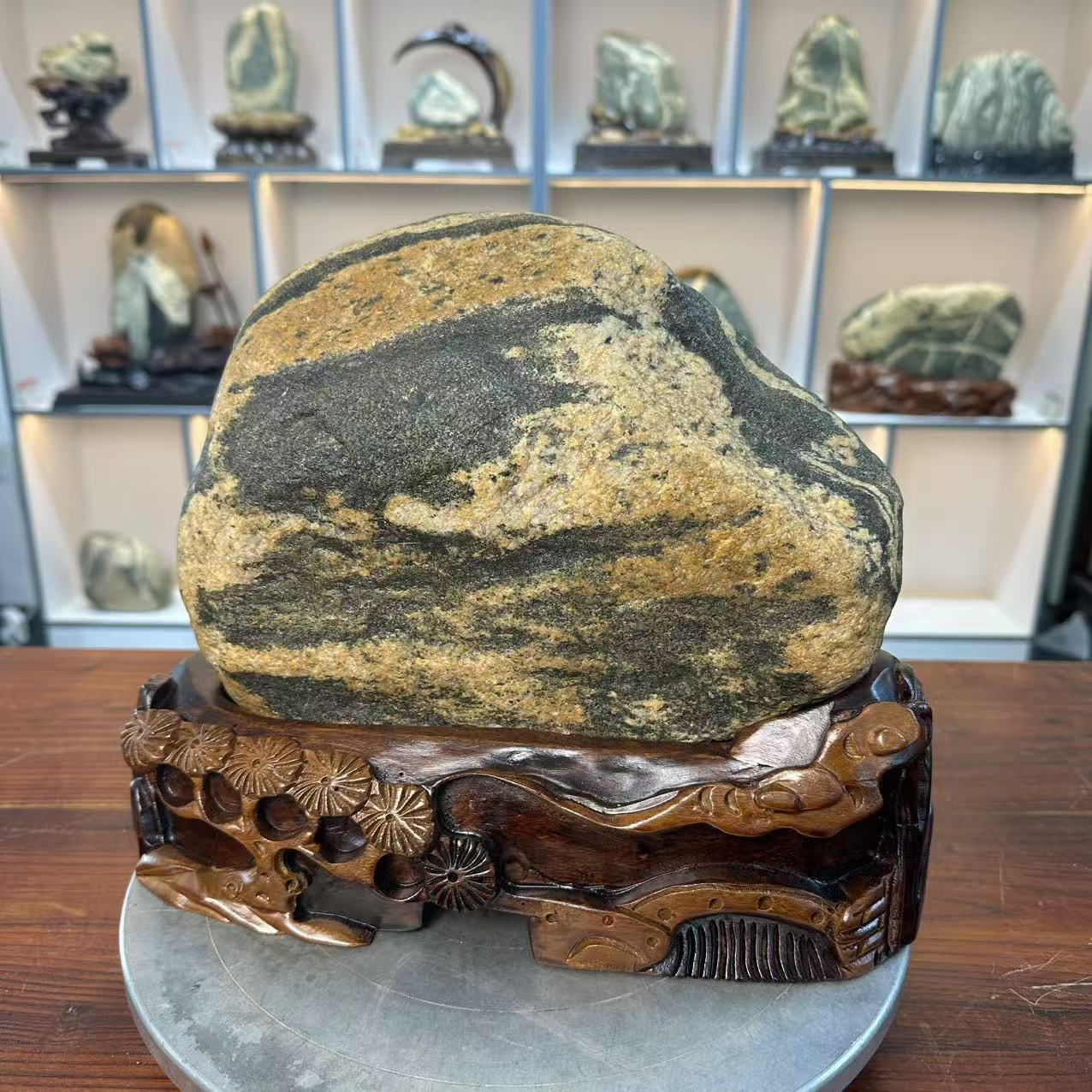 《虎啸山河》，尺寸：长30cm*高25cm*厚14cm，重量21.7斤。室内摆件