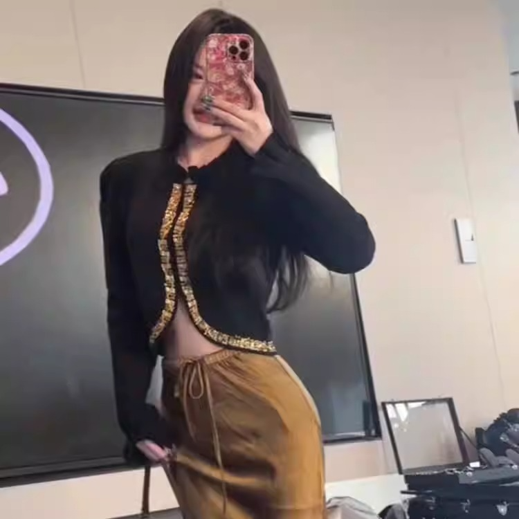 网红2024新款冷淡系女装高级感御姐小香风黑色上衣半身裙两件套装