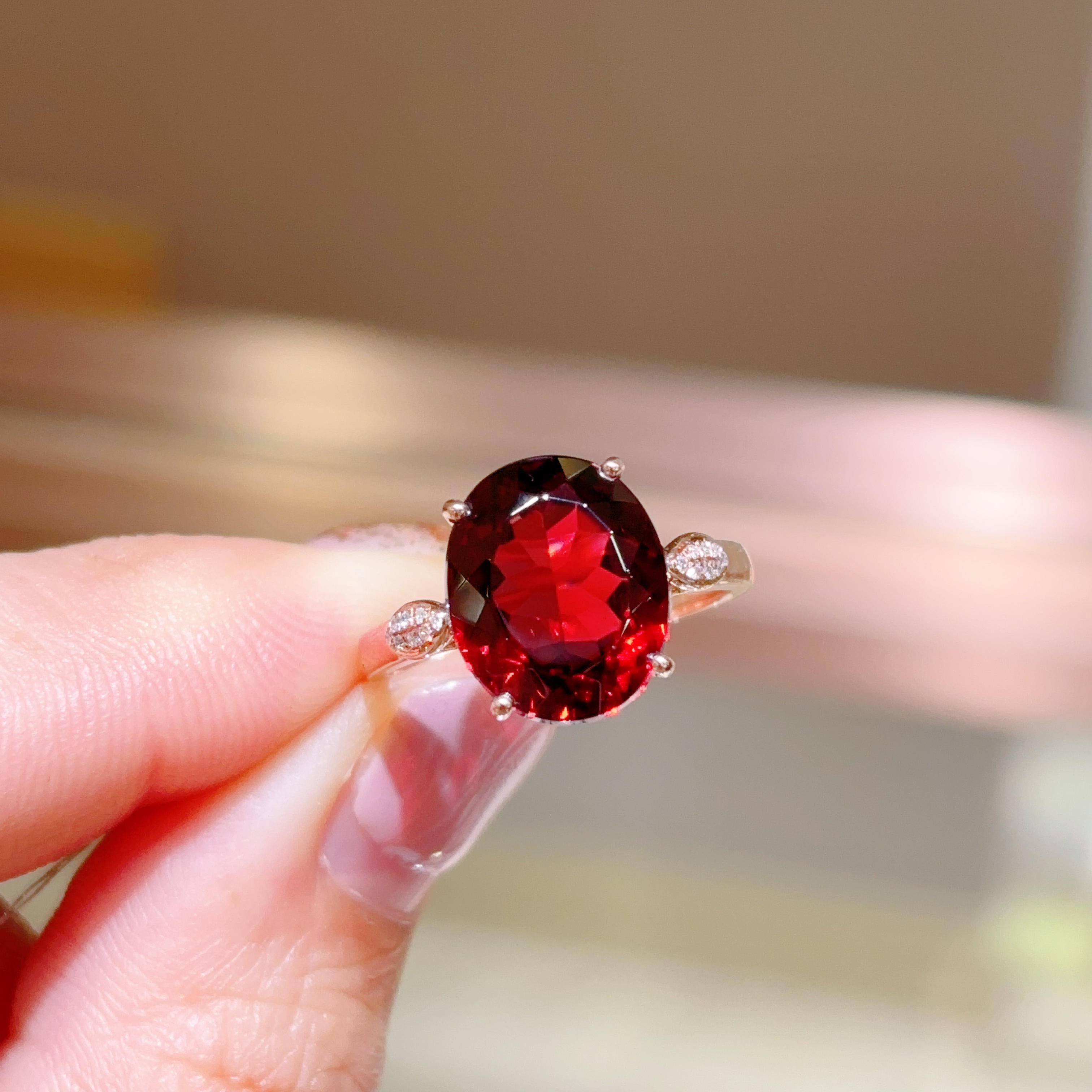 6.23ct 18k玫瑰金镶嵌石榴石戒指