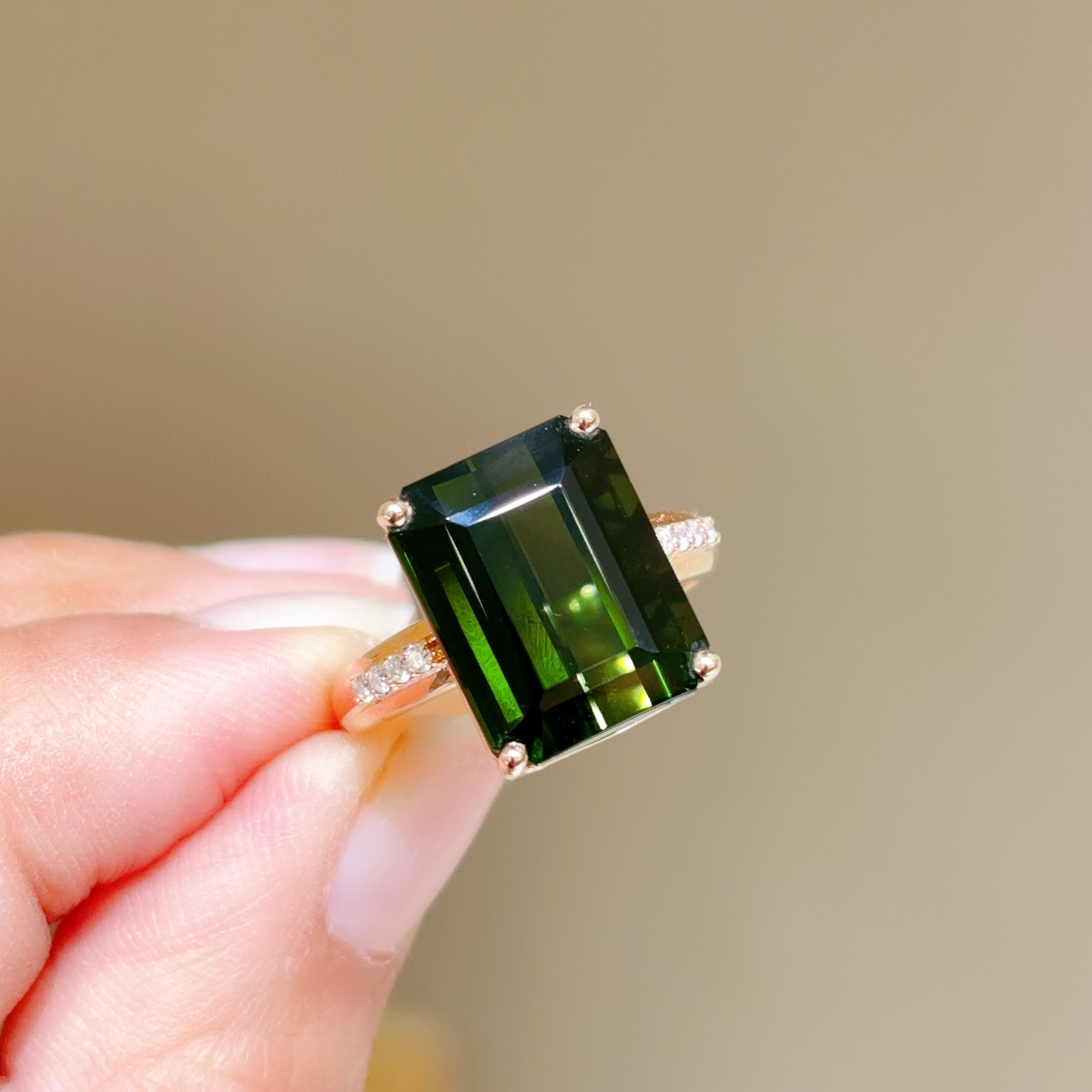 10.18ct 18k金镶嵌碧玺戒指 5380