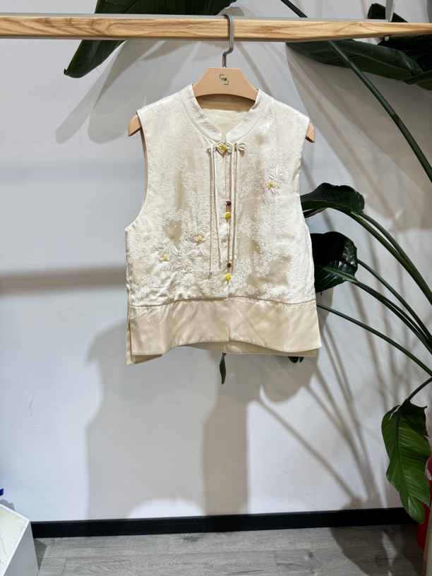 PD2024秋款百搭时尚绣花国风无袖马夹P4B334287W04-599P