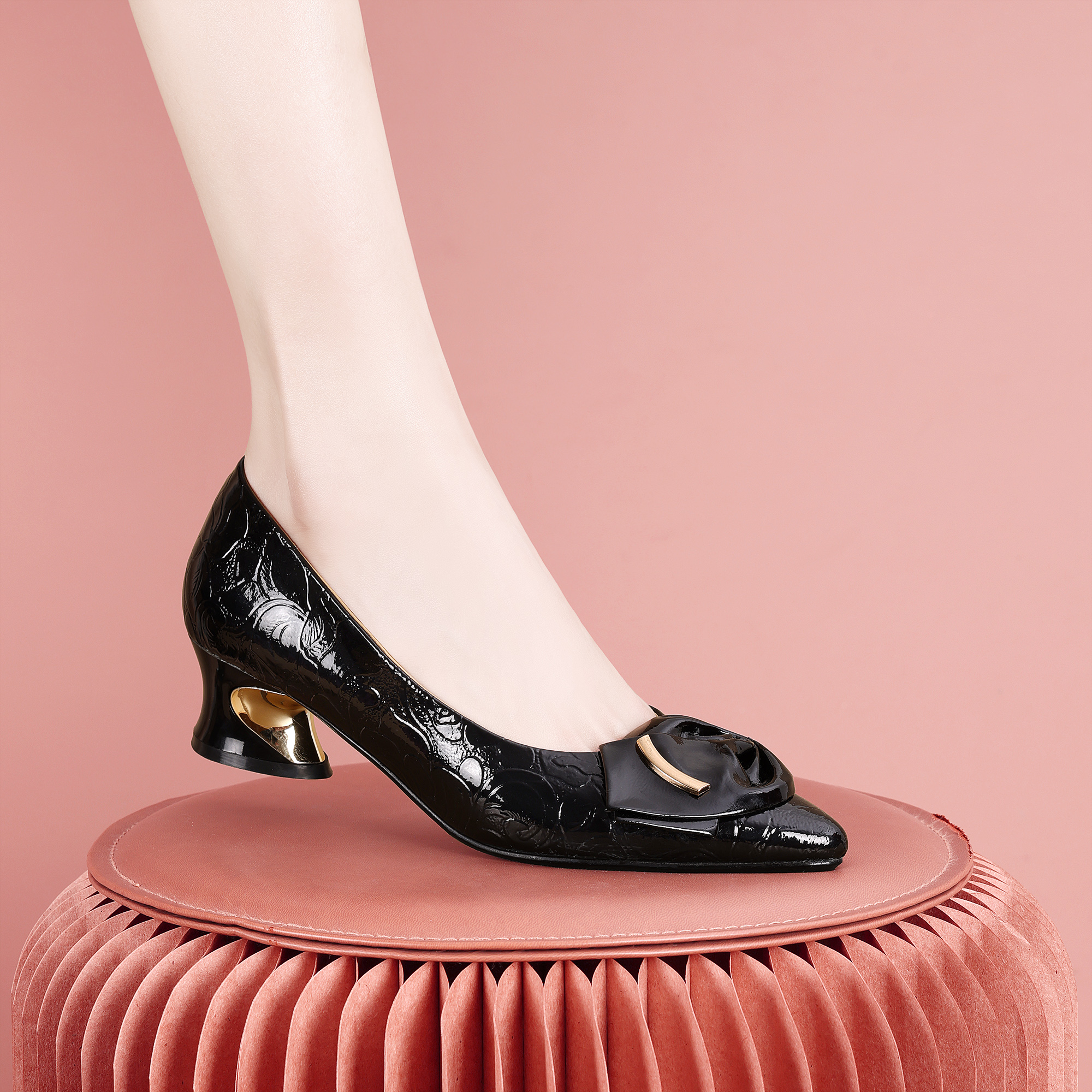 梵芮诗2024秋季新款尖头优雅百搭通勤浅口粗跟低跟女单鞋-A011