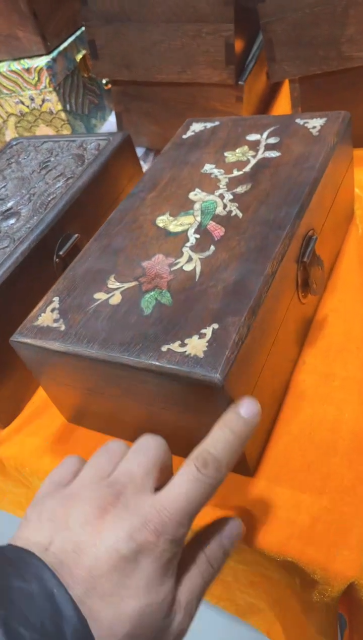 【闪购商品】檀木木艺侧翻首饰盒