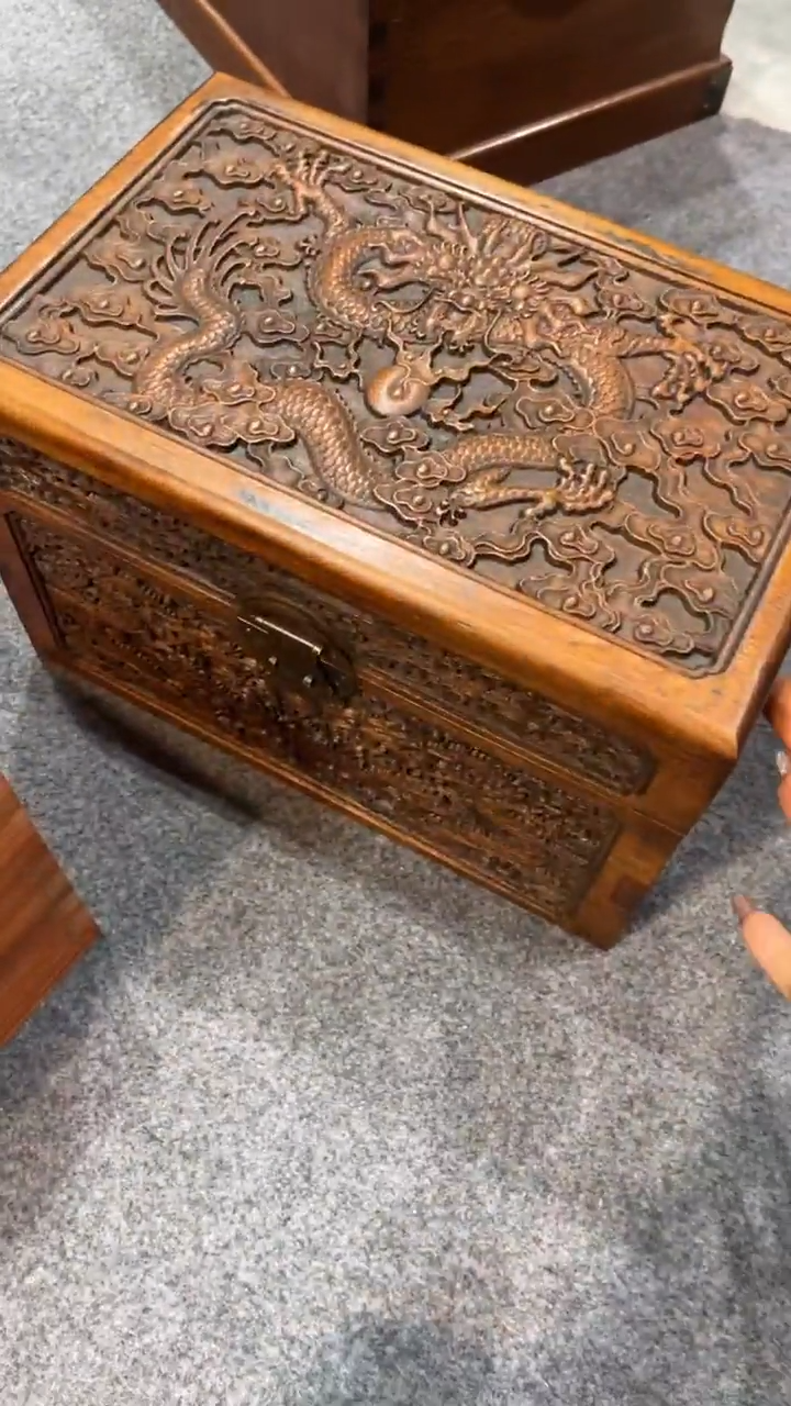 【闪购商品】贡木雕刻龙长30大箱子