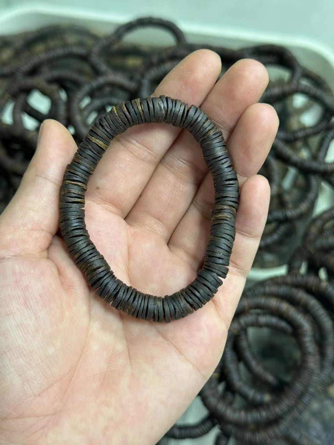 沉香手串海南莺歌绿奇楠 红骨凹身沉水皮油药片珠，多样性发一