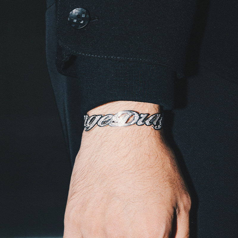 铜合金合成锆石手镯 OD 手写体LOGO铜镀白金满锆石镶嵌开口手镯