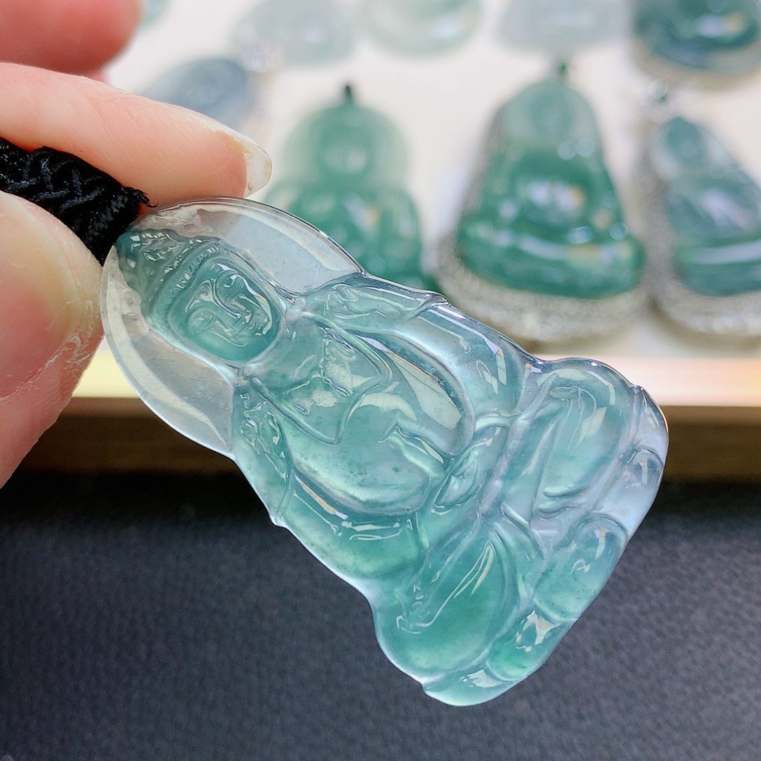 翡翠挂件未镶嵌翡翠