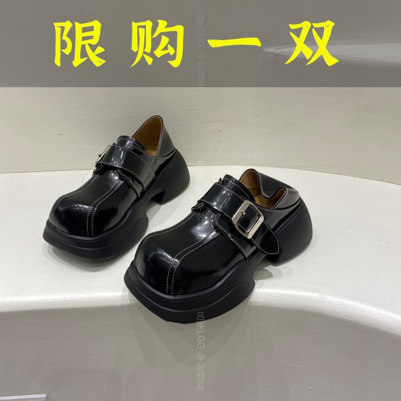 百丽纯爱小众秋季黑色丑萌个性厚底显瘦轻便时尚百搭金属扣小皮